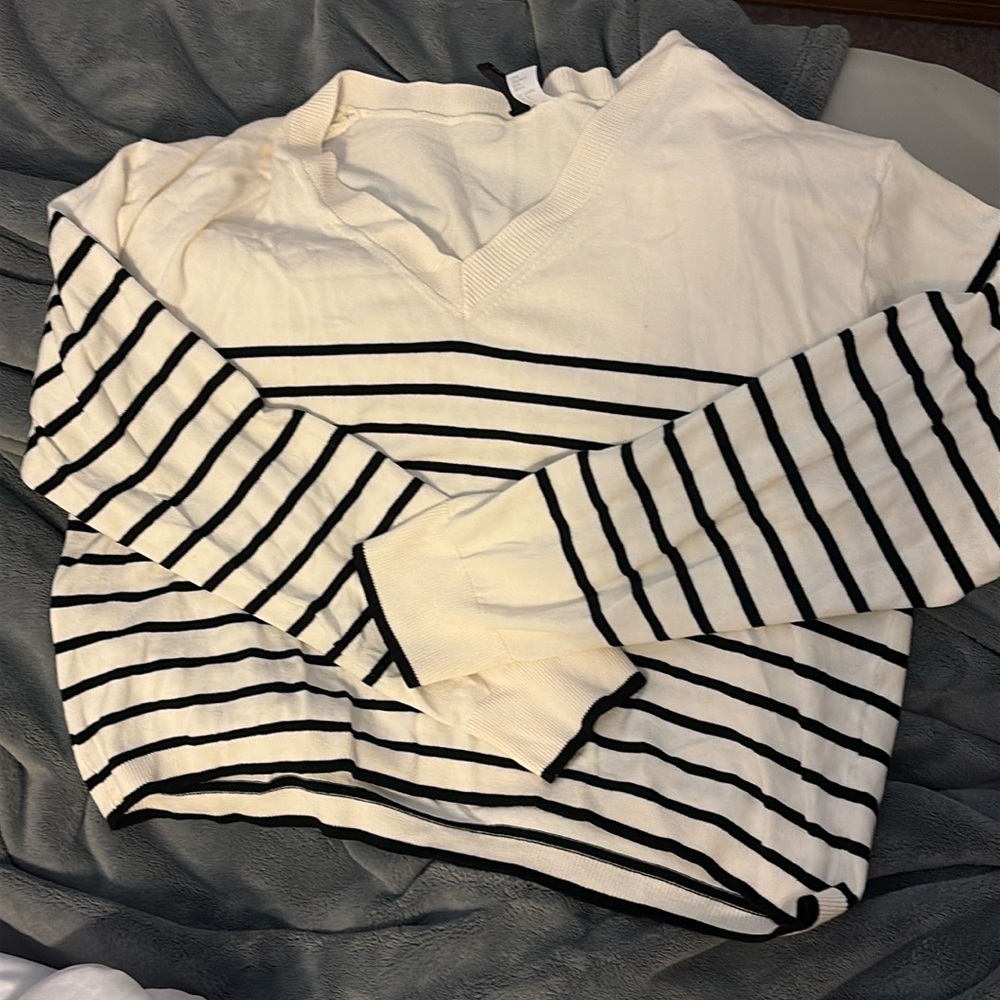 Cropped v neck